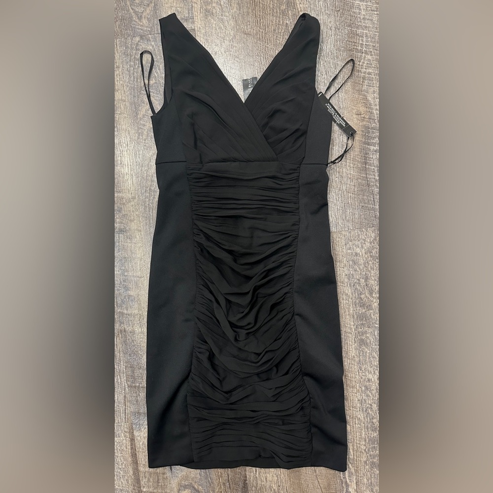 White House Black Market NWT black dress w/ zipper + v-neck, Size 6, Sleeveless